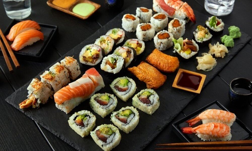 Sushi là món ăn truyền thống, không thể thiếu vào dịp tết ở Nhật Bản